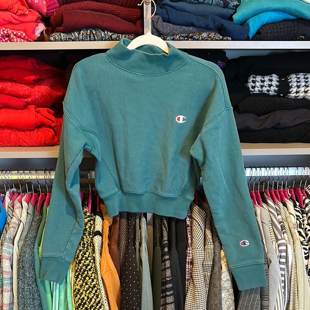Champion green long sleeve mock neck oversized cropped sweatshirt size XS